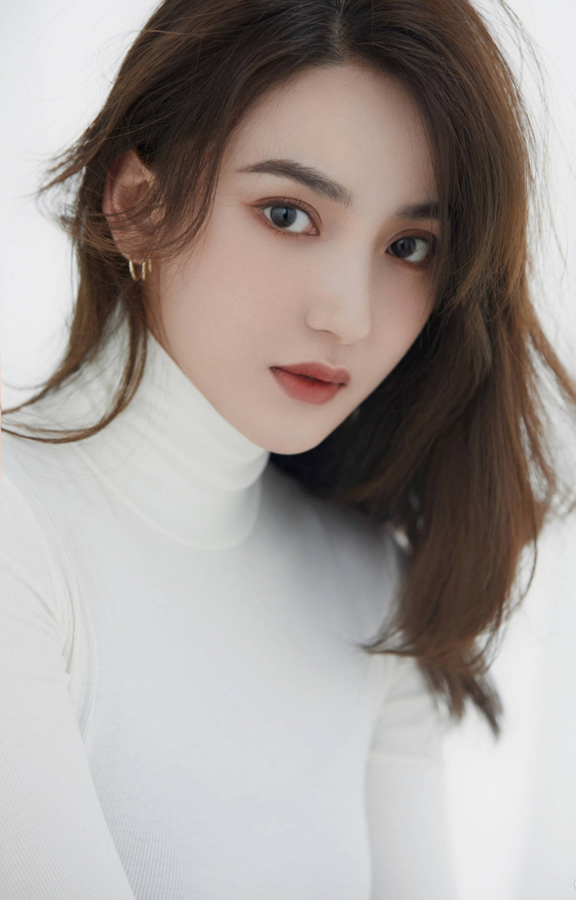 艾晓琪的脸部特写,真是美极了,五官精致到无可挑剔!