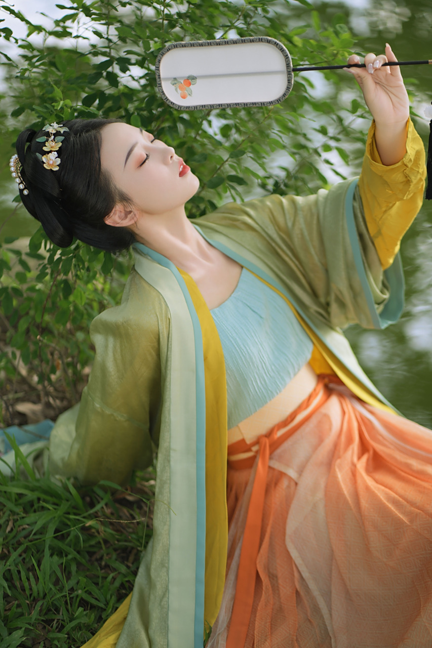 古典国风美人# #汉服# #明星穿搭# 小清新汉服造型