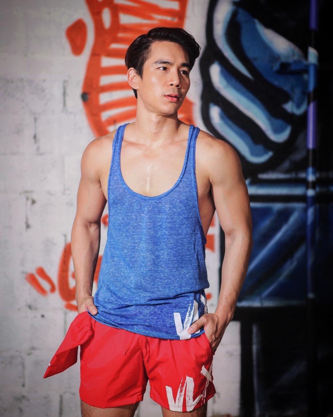 八块腹肌 人鱼线,这个性感壮实的肌肉男模,成功闯进了我的心扉