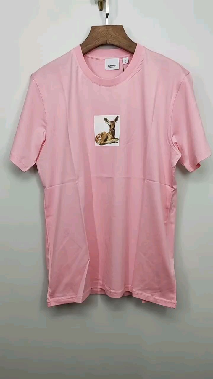 巴宝莉粉红色短袖,小鹿印花设计时尚休闲