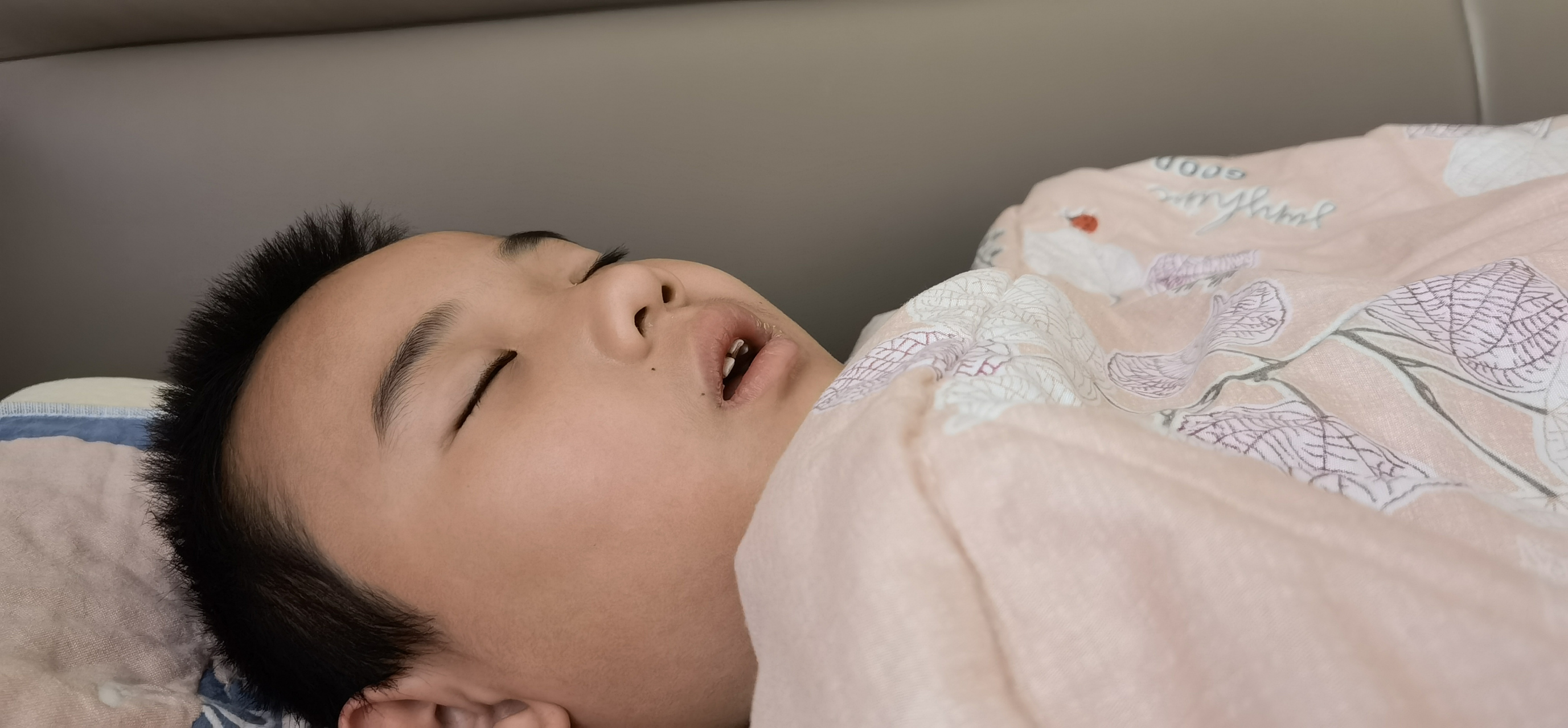 谁动了宝宝的睡眠# 【孩子爱张嘴睡觉,被贴封口贴险缺氧!