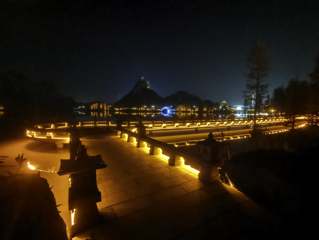 山水公园夜景很美