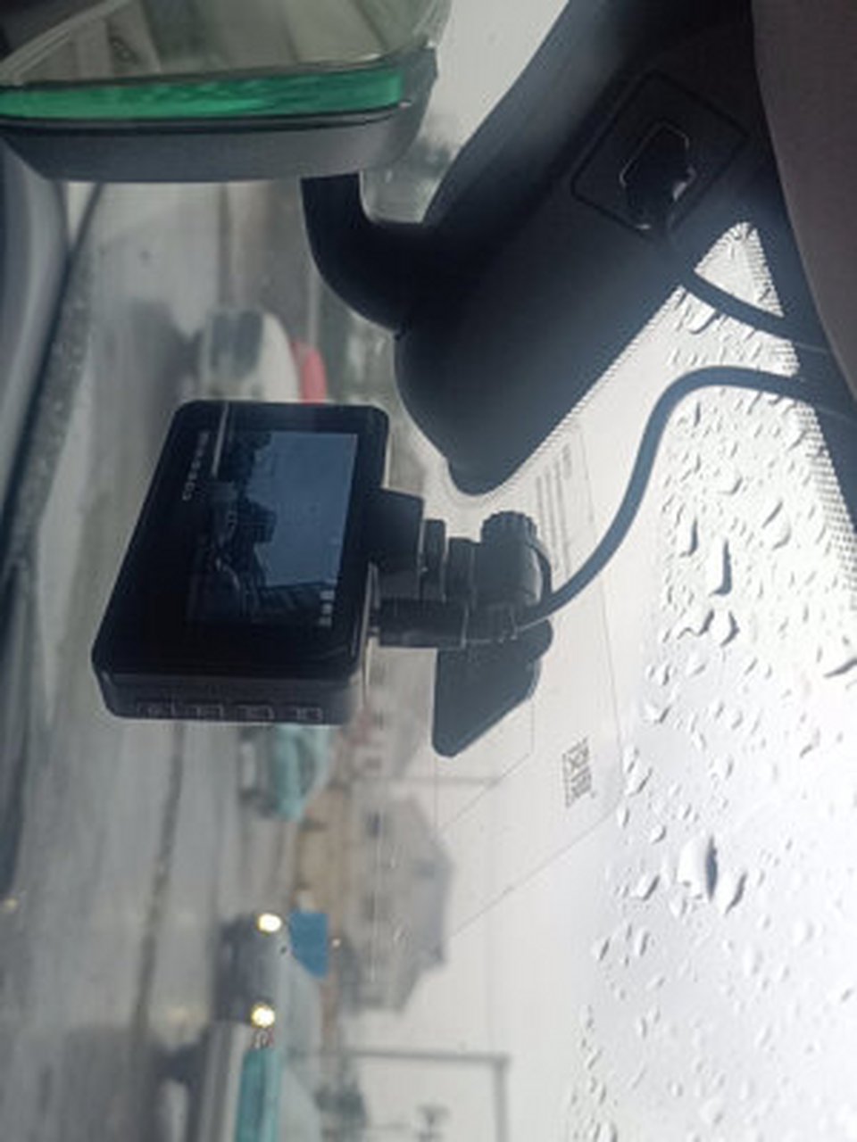 凌度v320夜视效果好不好,凌度v320跟凌度f12哪个好  凌度v320也还不错