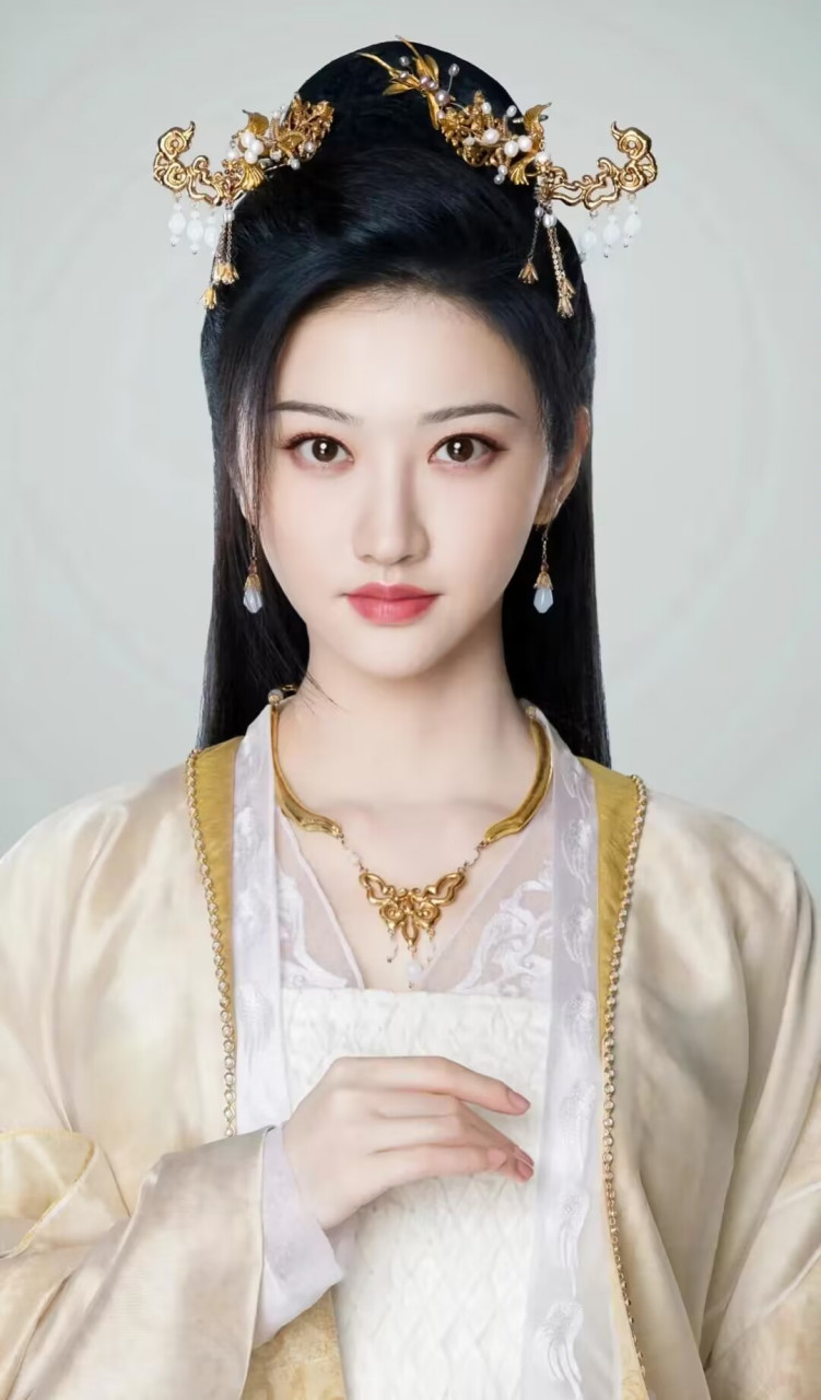 2,白敬亭宋轶按照他俩目前的感情,就算现在没订,今年订婚也是板上钉