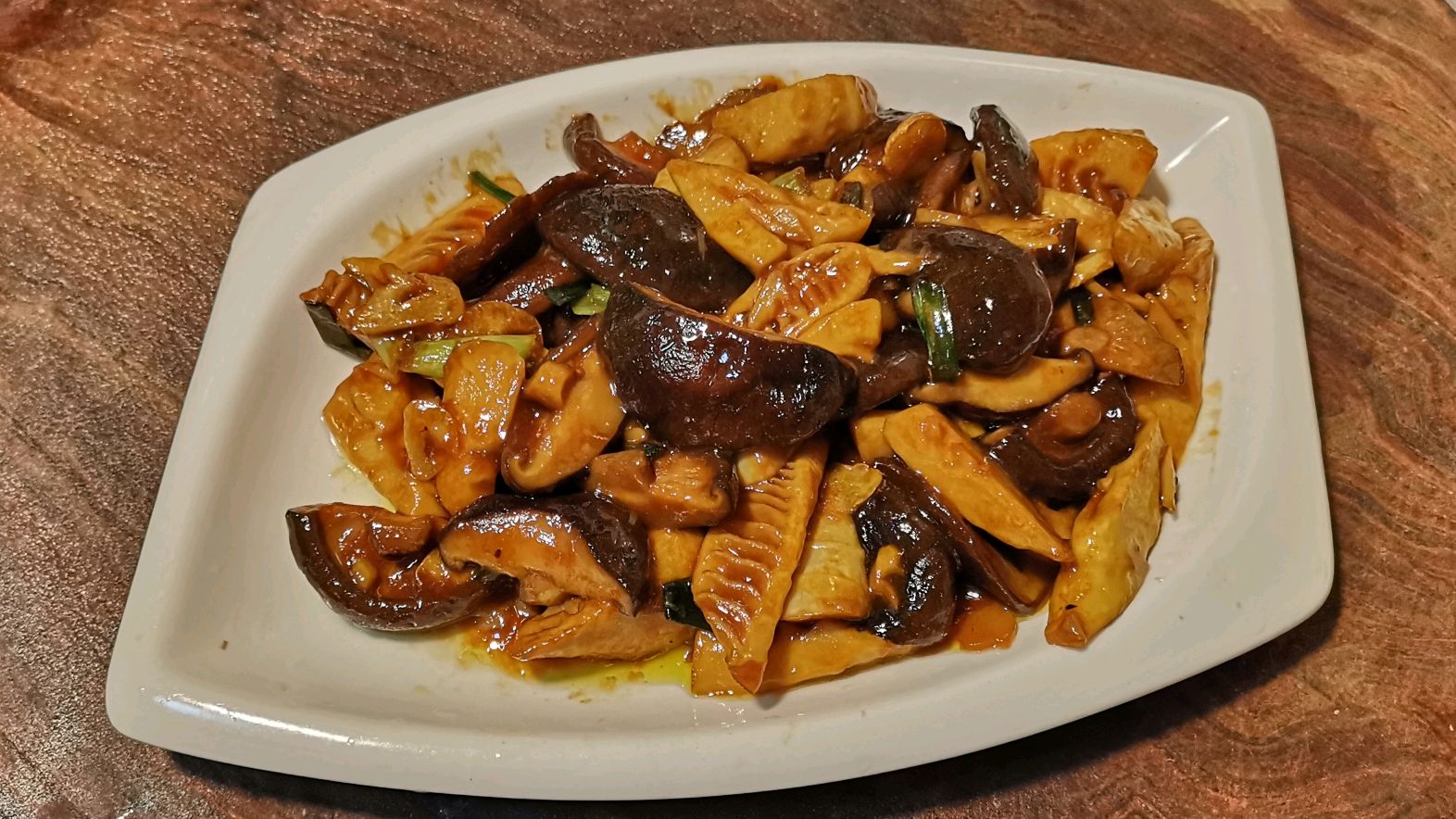 分享养生菜素菜“烧二冬”家常做法,冬笋粗纤维搭配香菇营养……