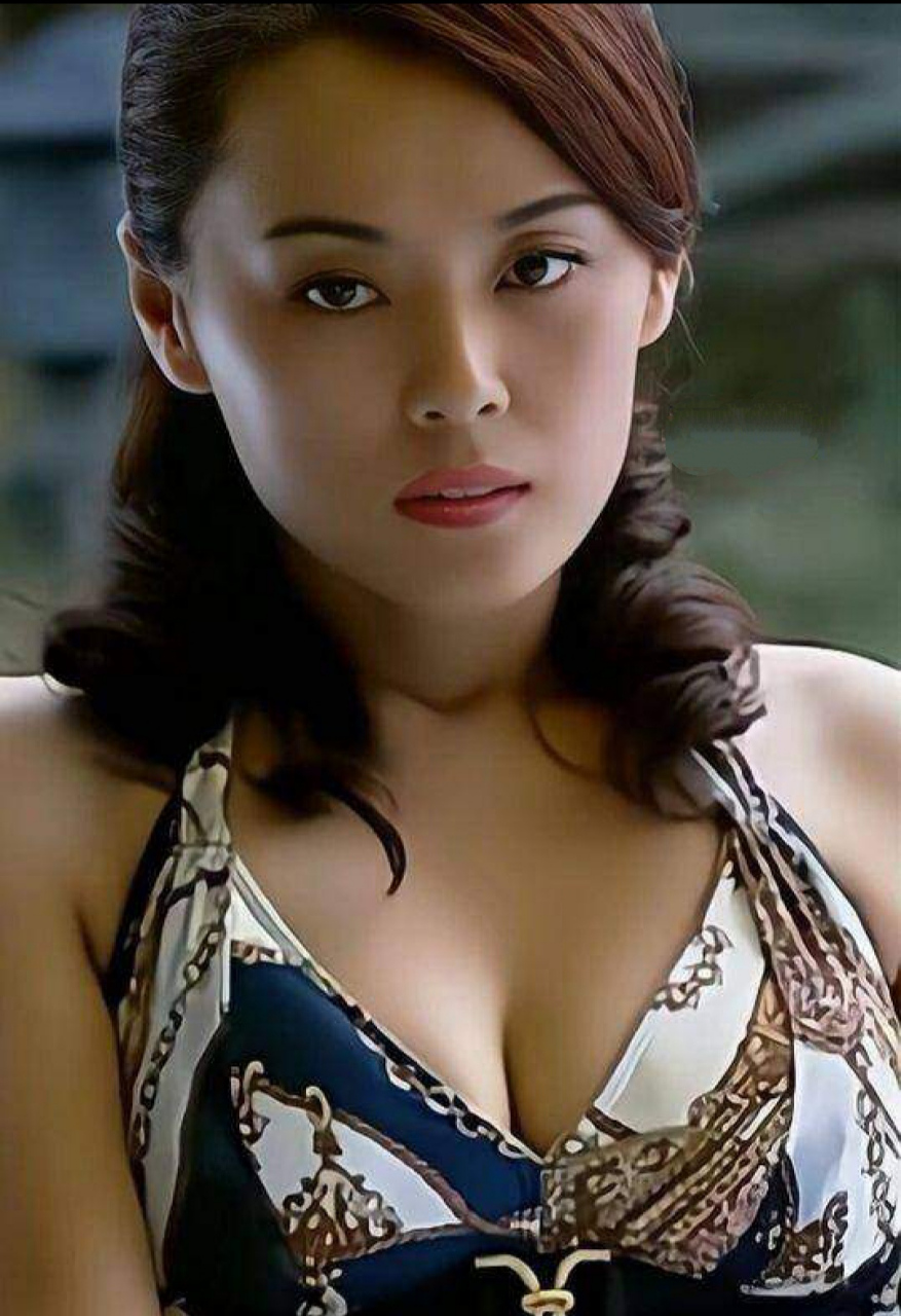 梁爱琪,大美女  作为一位演员,梁爱琪女明星拥有惊人的天赋和出色的