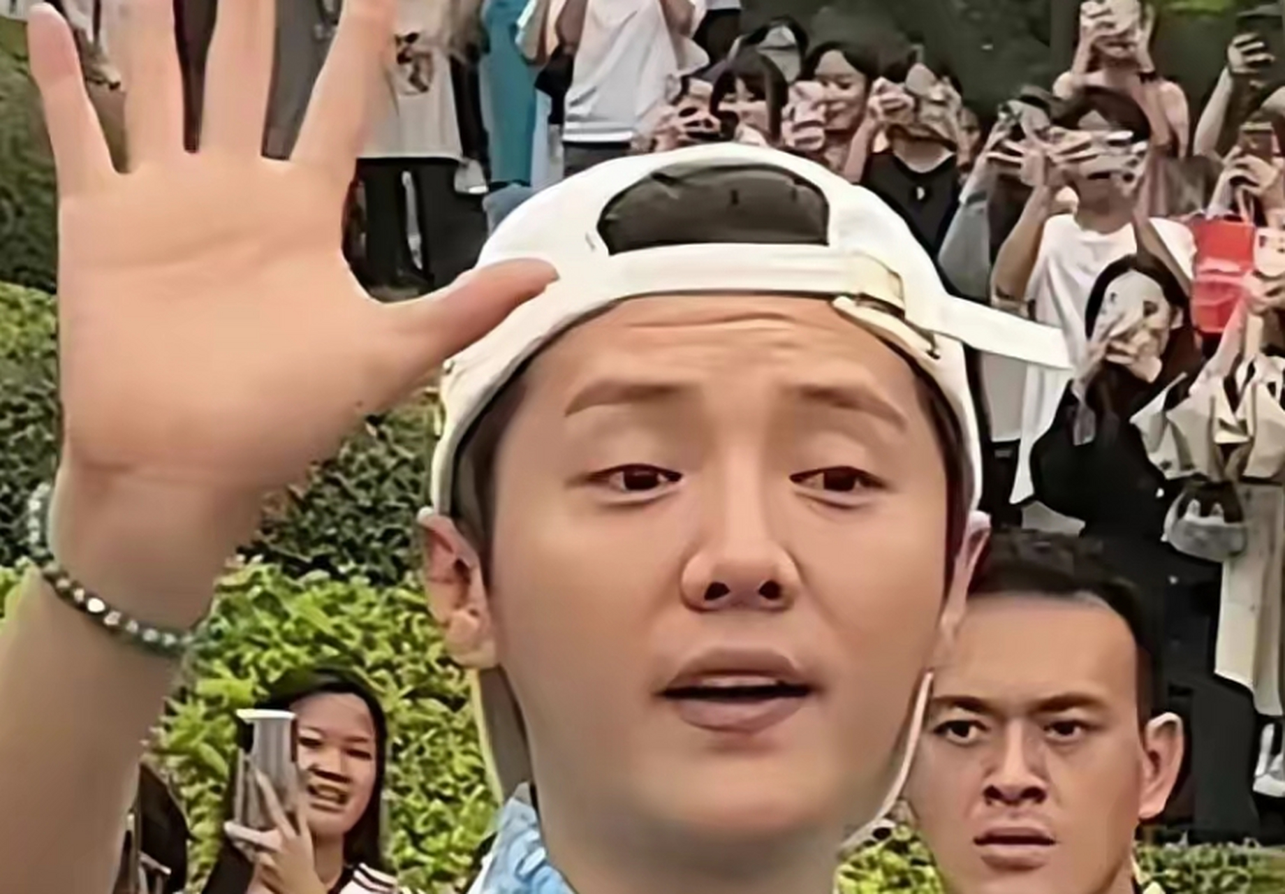 看了鹿晗的生图颜值,脸色蜡黄皱纹明显!