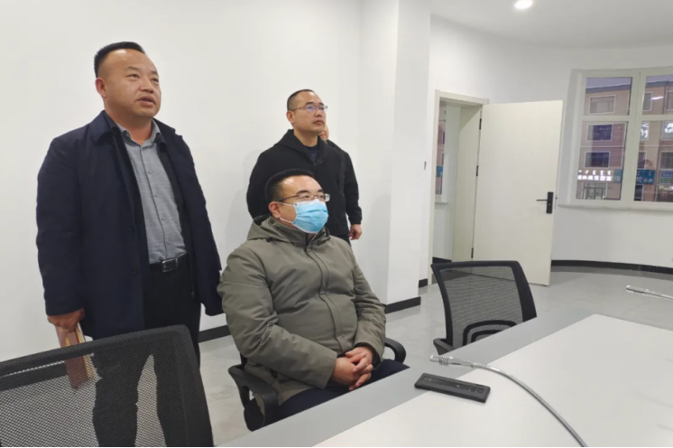 乔小军一行到乌审旗电商产业园调研