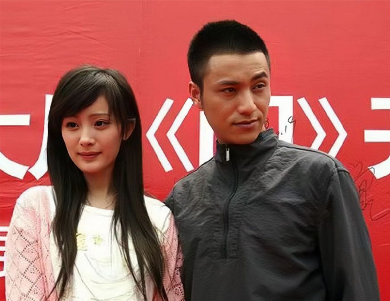 陈坤杨幂还合作过电影《门》 杨幂那个时候在电影里好嫩好灵[嘻嘻]