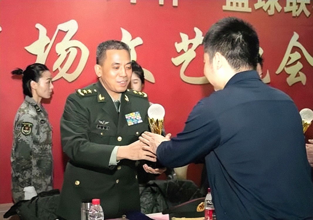 徐洪刚的老领导,杨友斌少将接替方永祥中将,成为老兵"娘家人"