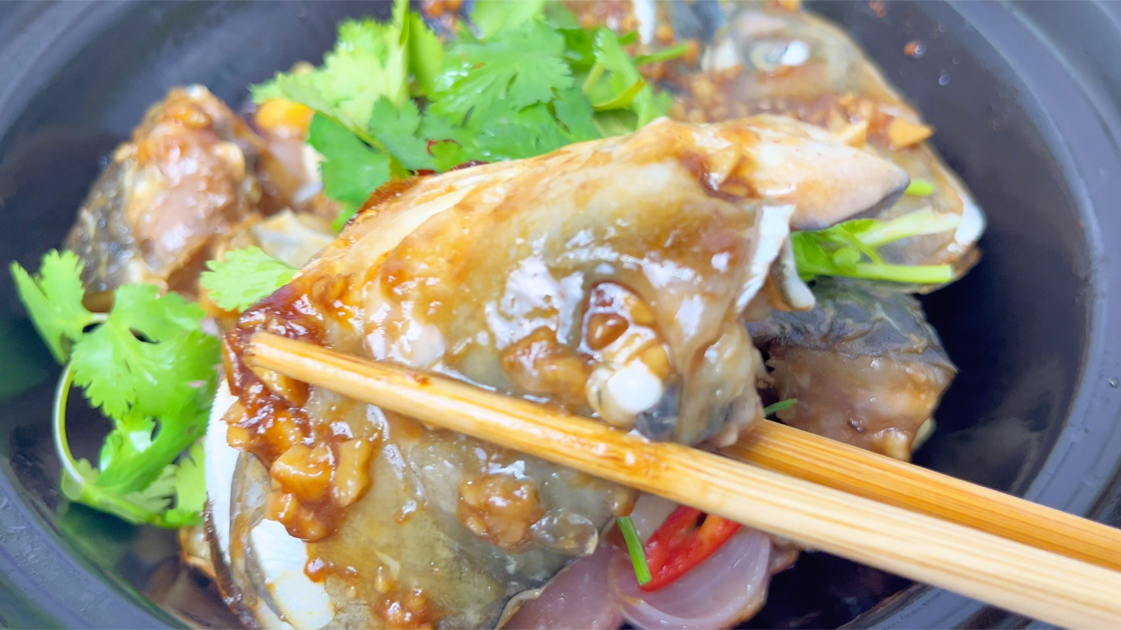 草鱼头只会煮汤吗？大厨教你广式鱼头煲，滑嫩入味又不腥