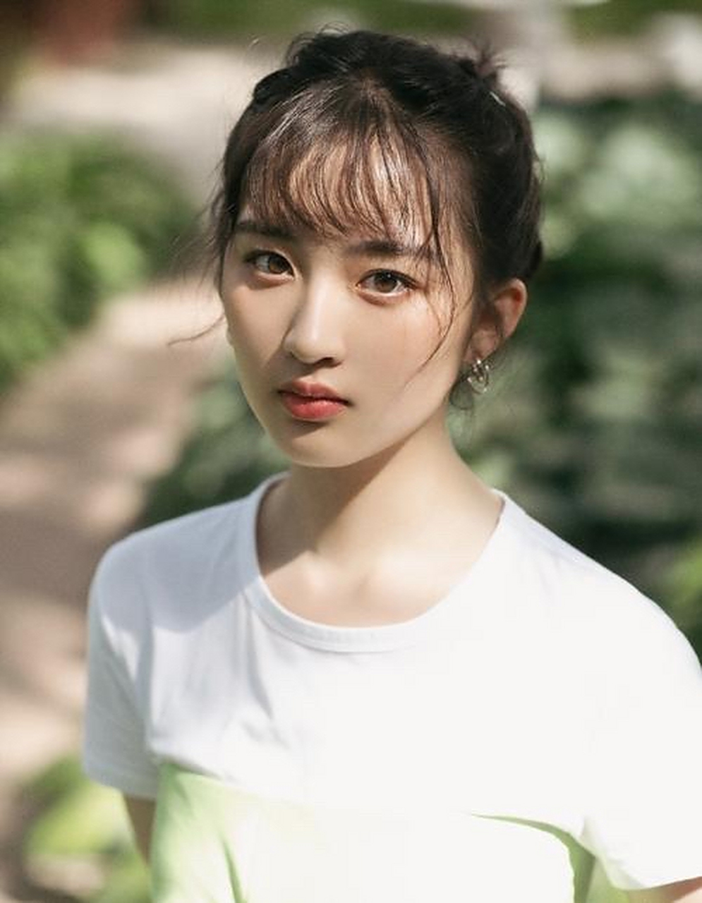 邓恩熙,2005年4月18日出生于重庆市,中国内地女演员.