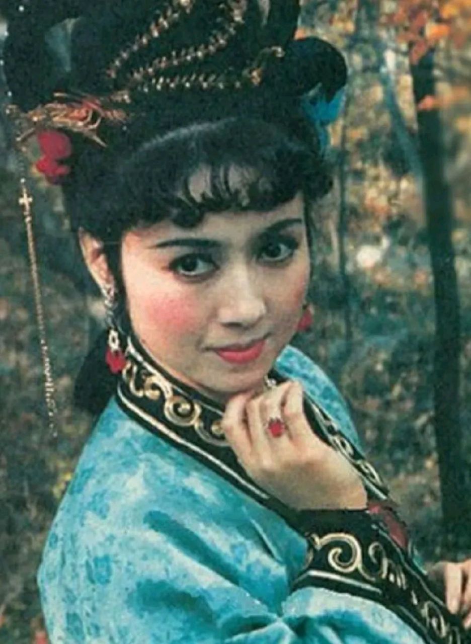 演员魏惠丽,在西游记里,扮演高小姐,最后一场戏,与师徒三人告别,瞪着
