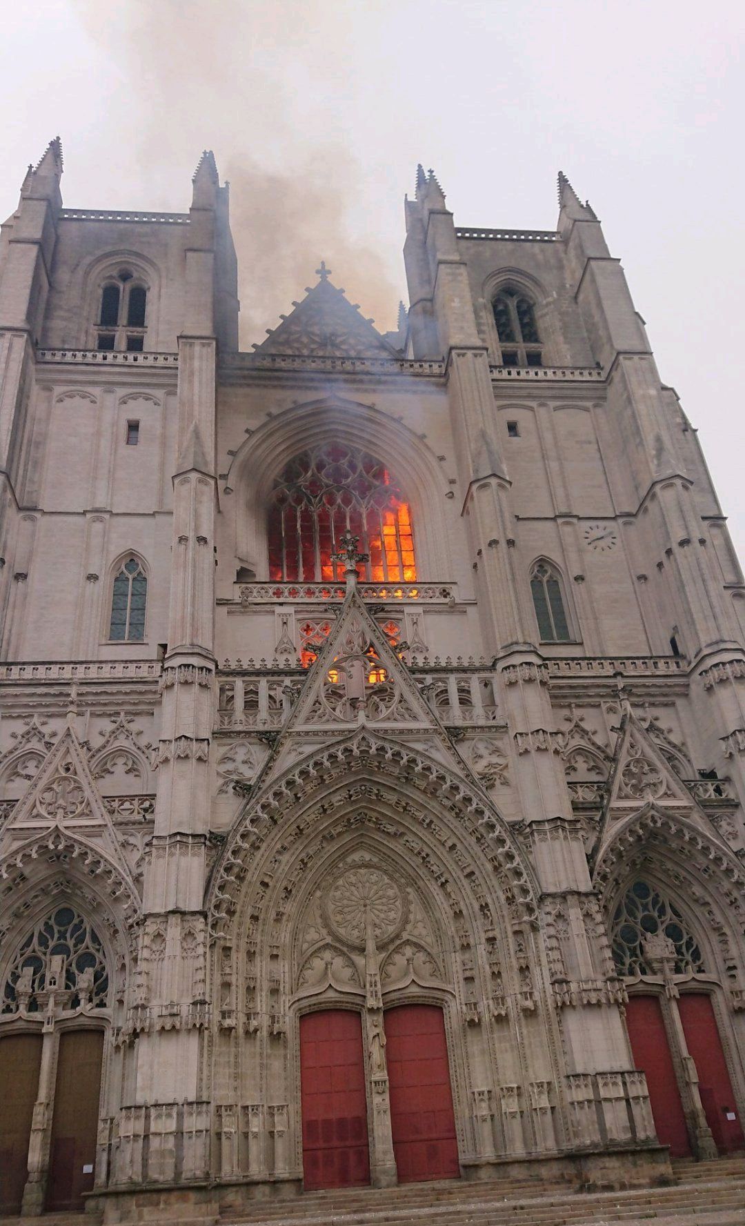 遭受大火的法国南特大教堂何和巴黎圣母院同等重要,有怎样历史