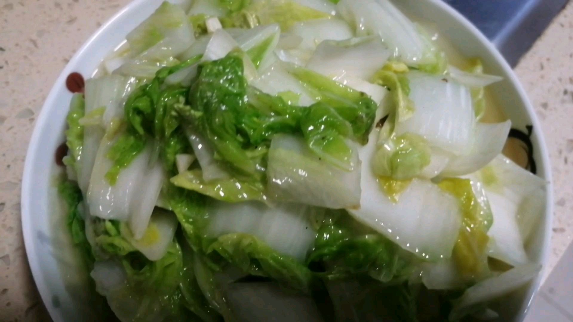 清炒黄白菜,脆嫩多汁,口感清甜,外形和大白菜一样