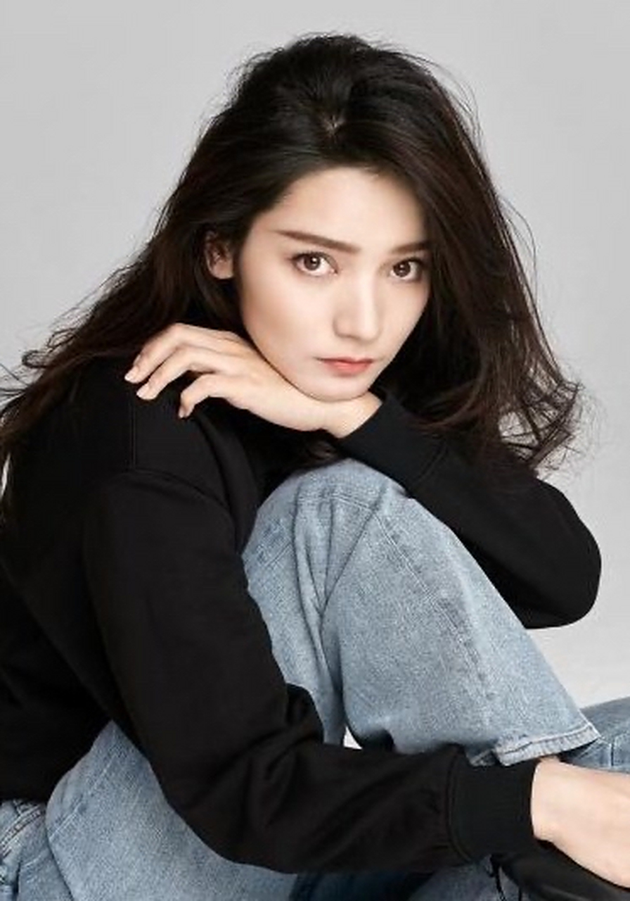 代斯,1991年8月14日出生于新疆乌鲁木齐市,中国内地影视女演员,毕业于