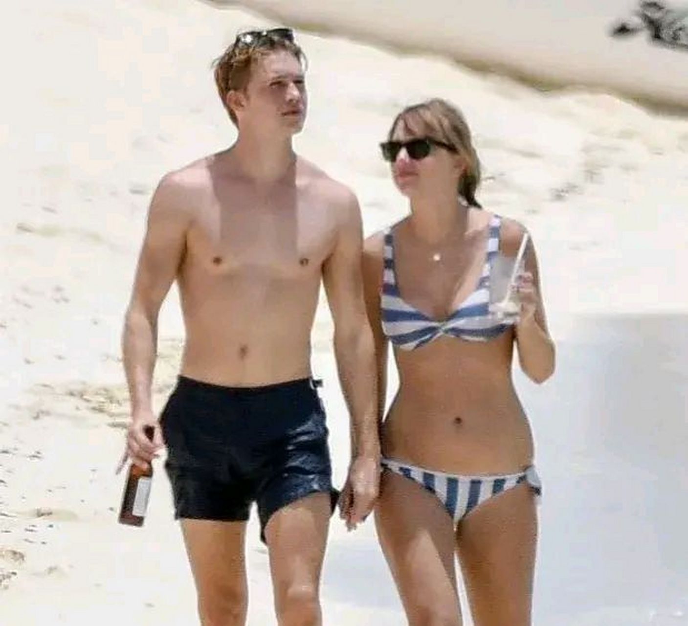 taylor swift与小男友乔·阿尔文joe alwyn分手了,泳装照片首次曝光