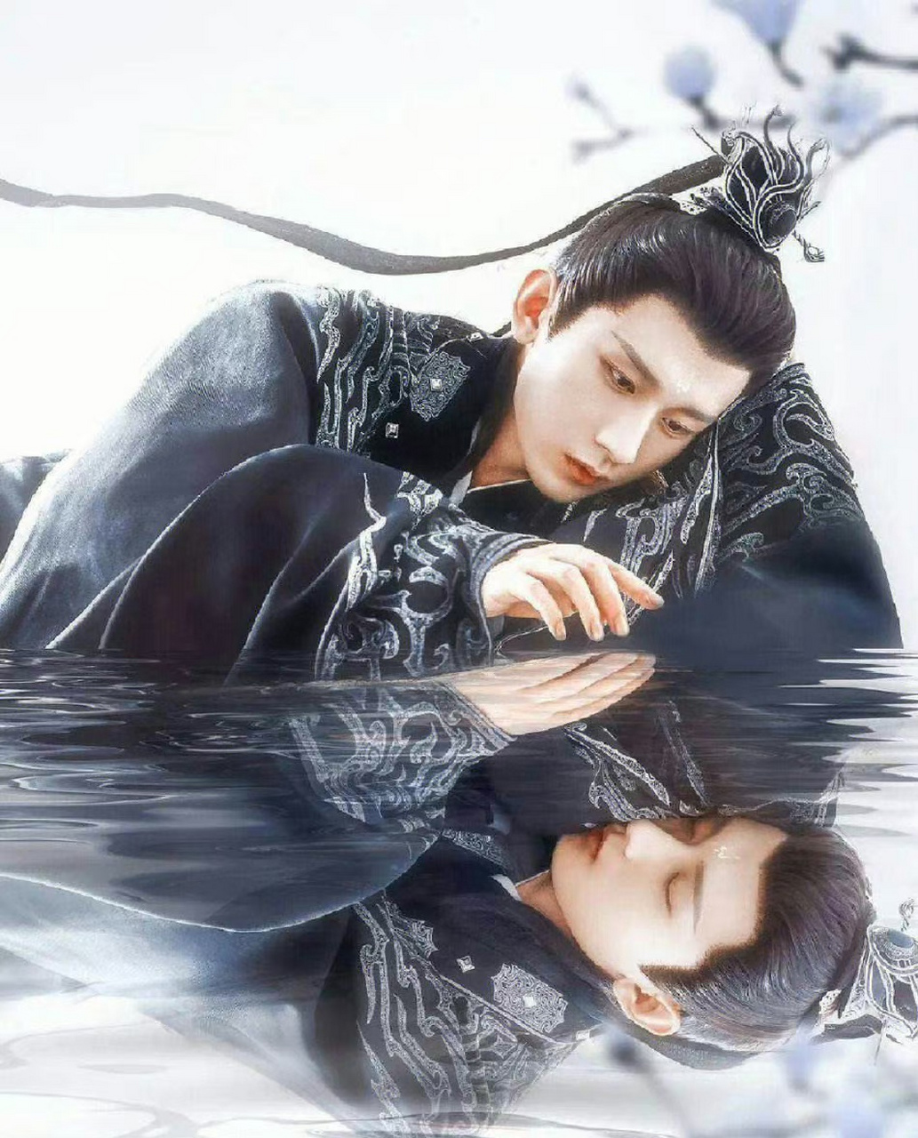 成毅# #王一栩探班成毅李一桐# 王一栩拉黑成毅粉丝,粉丝喊话:哥把我