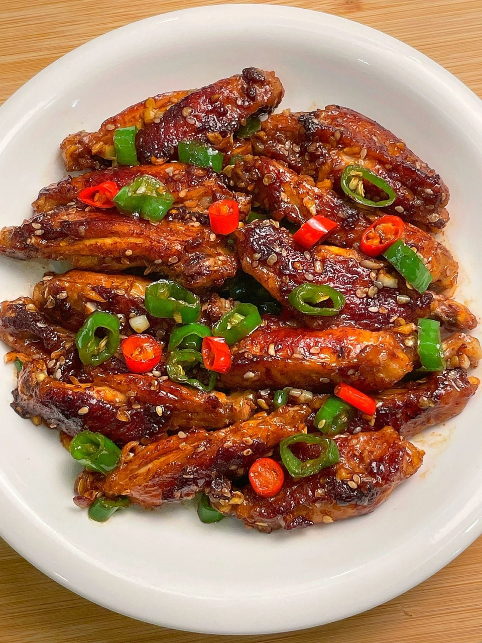 感觉以前的鸡中翅都白吃了! 这样做出来的鸡中翅蒜香浓郁,肉嫩多汁,香