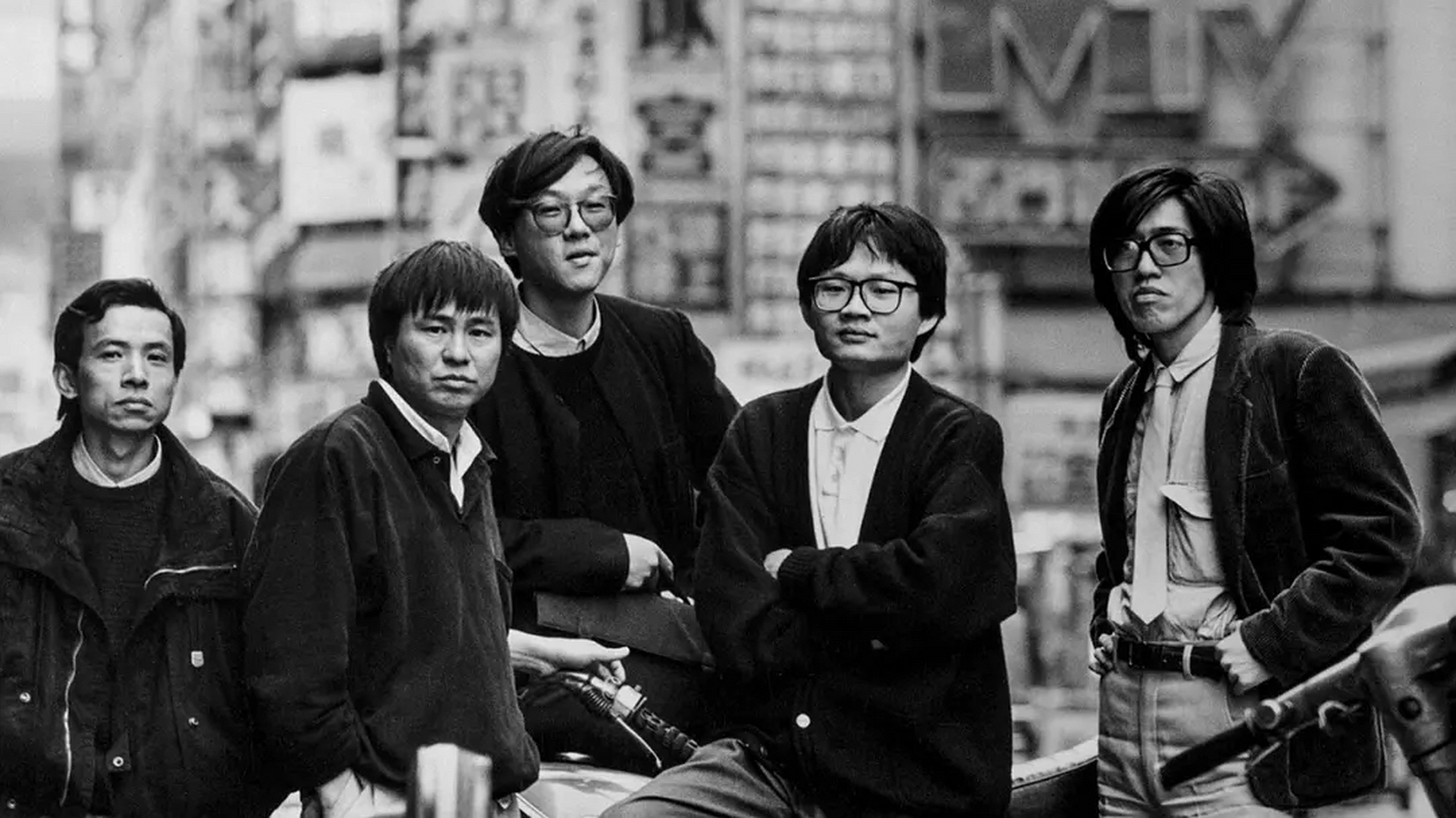 中国台湾著名导演侯孝贤,以其独特的叙事风格和深刻的人文关怀被誉为"