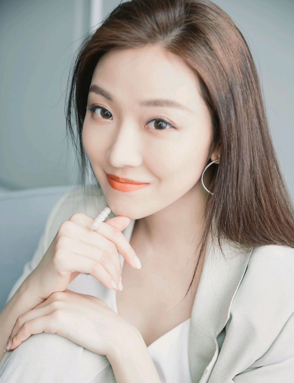 菅纫姿(原名菅韧姿),1991年10月19日出生于辽宁省沈阳市,中国内地女