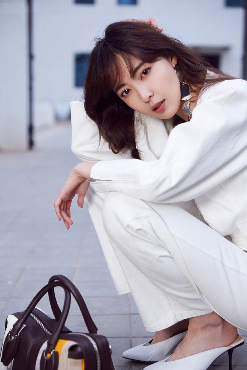 米露,1989年7月21日出生于河北省沧州市,毕业于北京服装学院,中国内地