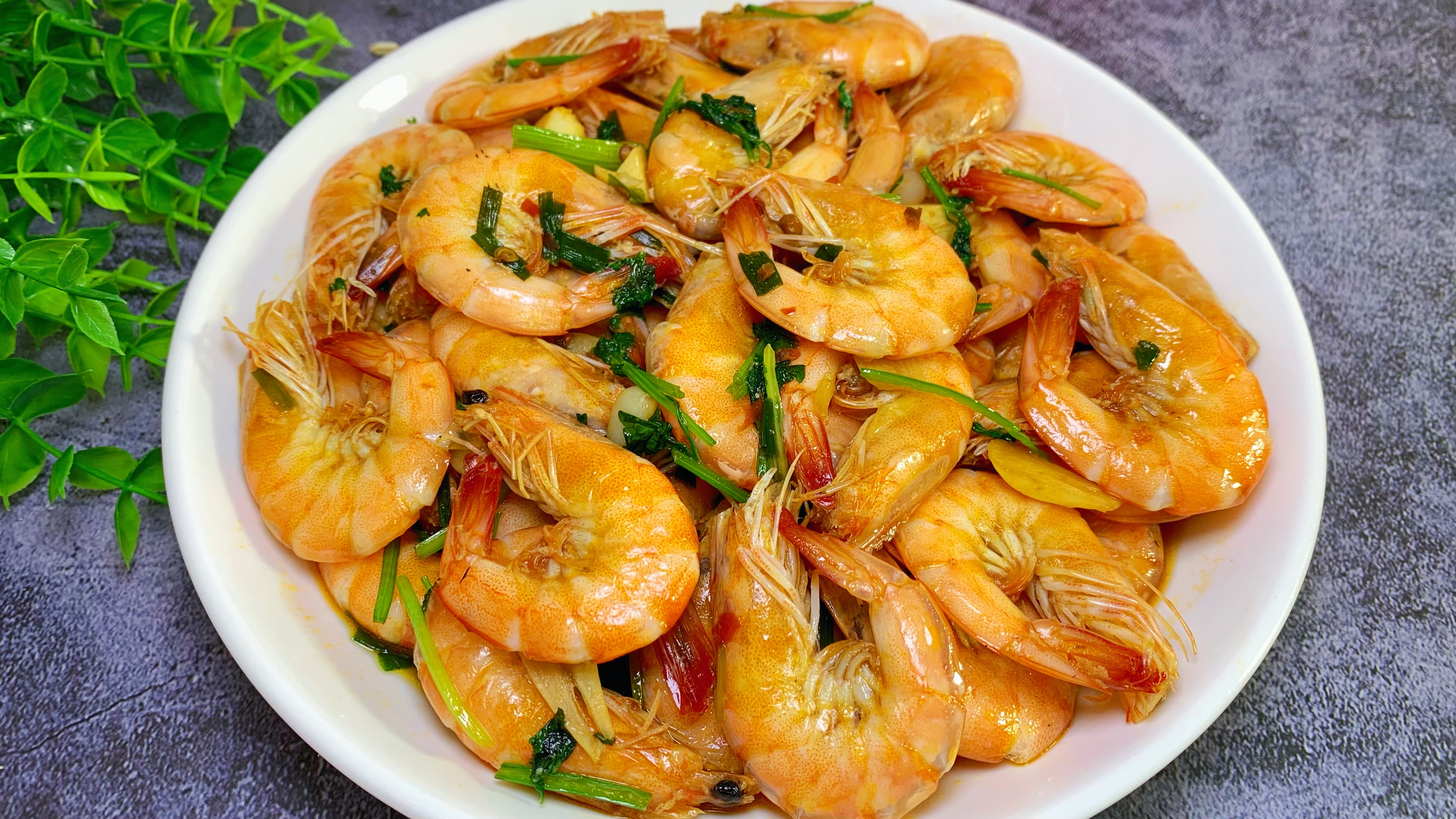 我家孩子最喜欢吃的红烧大虾这样做,肉嫩鲜美,营养美味又好吃