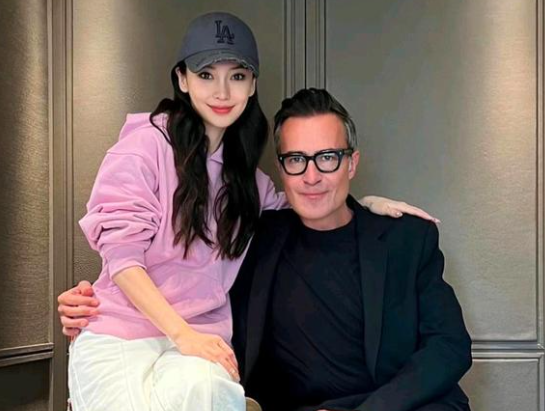 angelababy这是要进军国际舞台?疯马秀后再晒与大佬合照