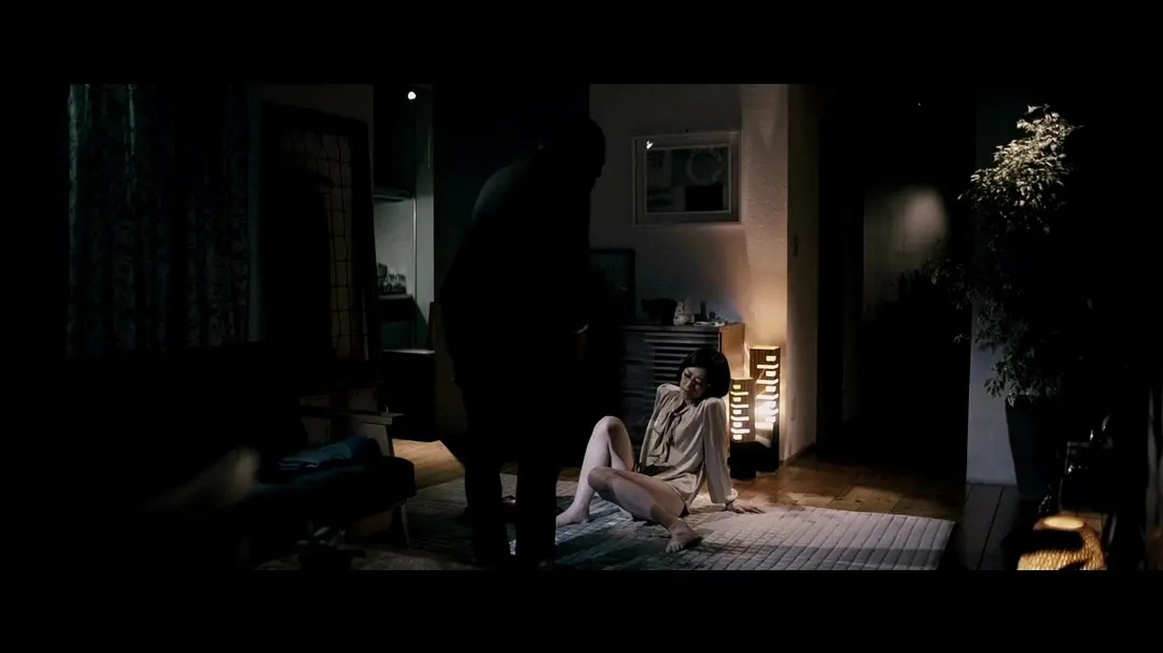 电影《娼年》讲述了一个20岁男大学生森中领在认识经营boys club的