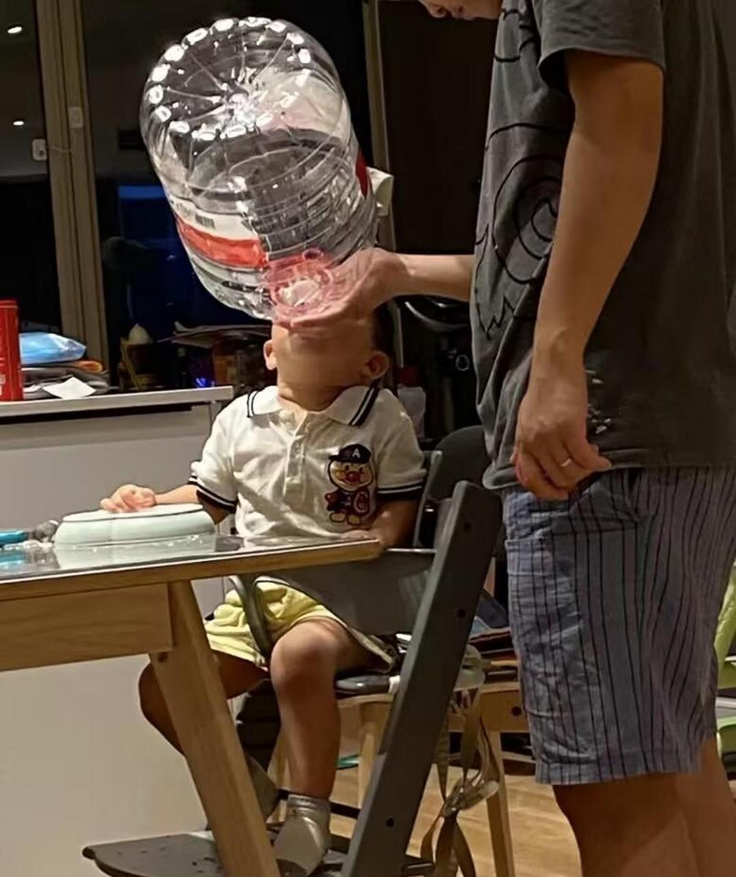 喝水就是得用大桶的才够劲