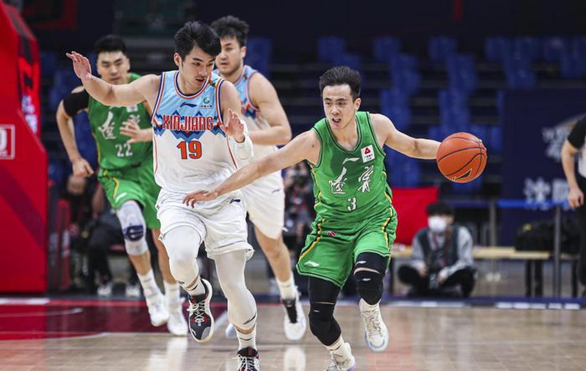 今晚cba联赛将迎来重头戏,辽宁男篮客场挑战新疆男篮,这也是自2022年1