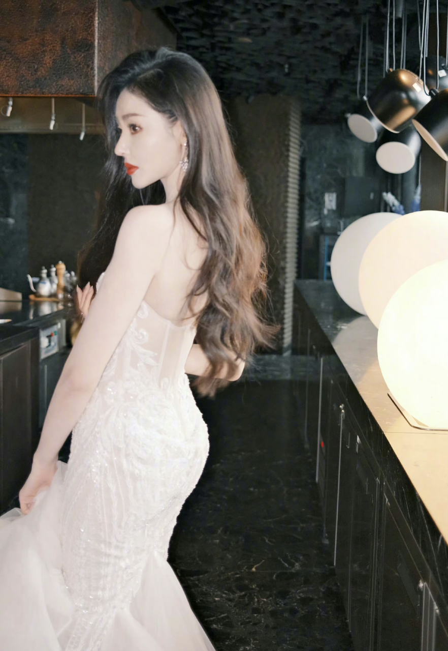 张天爱说愚你共度愚人节,张天爱这腰臀比 [期待]身材太辣了!