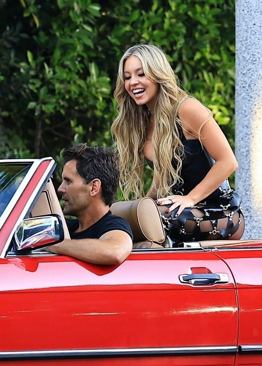 悉尼妹sydney sweeney现身洛杉矶拍摄mv花絮大片.