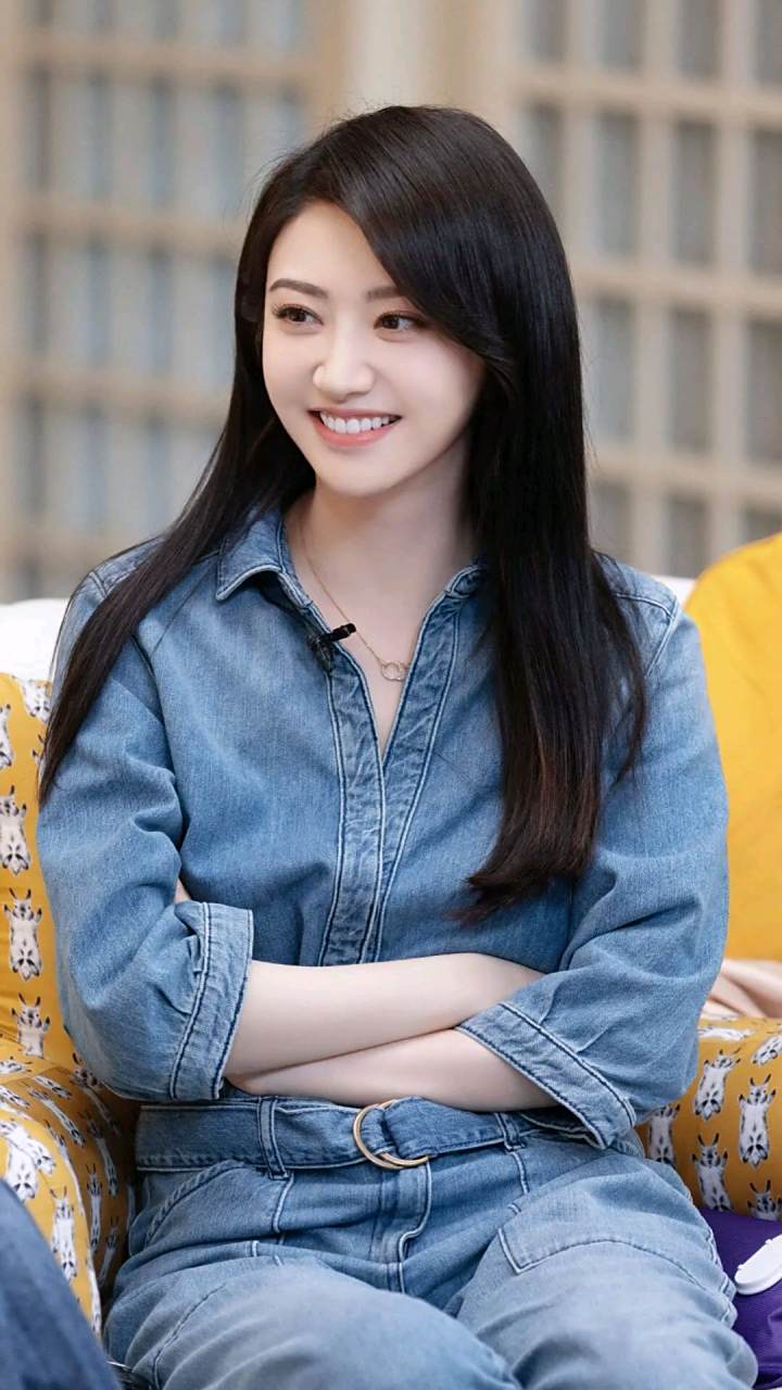 景甜蓝色牛仔连体裤造型#娱乐大赏# #甜系女孩# #一眼沦陷