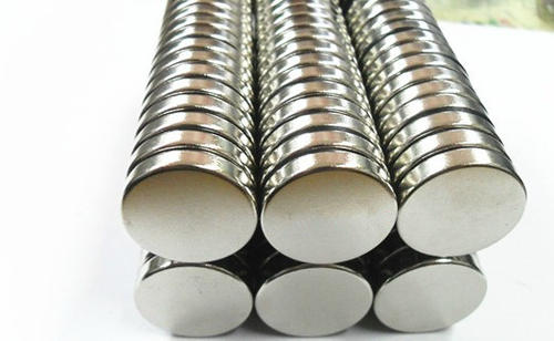 钕铁硼强力磁铁吸力有多强?普通磁铁在它面前就是渣渣