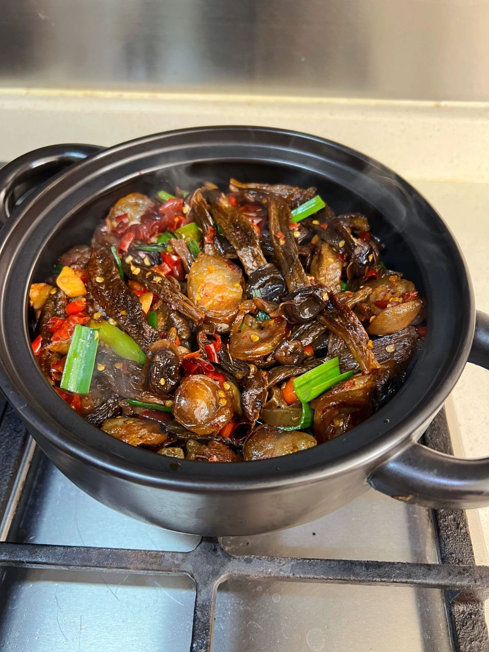 乾鍋鹿茸菇炒臘腸,脆爽入味,菇比肉還好吃97|老家帶的臘腸還沒吃完