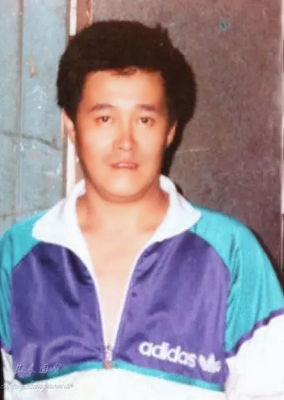 帅哥的尽头是赵本山,所以赵本山年轻时候也是帅哥.