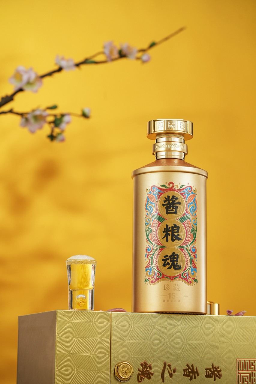 这款【酱粮魂·珍藏15】酒线绵长,酒花饱满,挂杯漂亮,好酒的特点它都