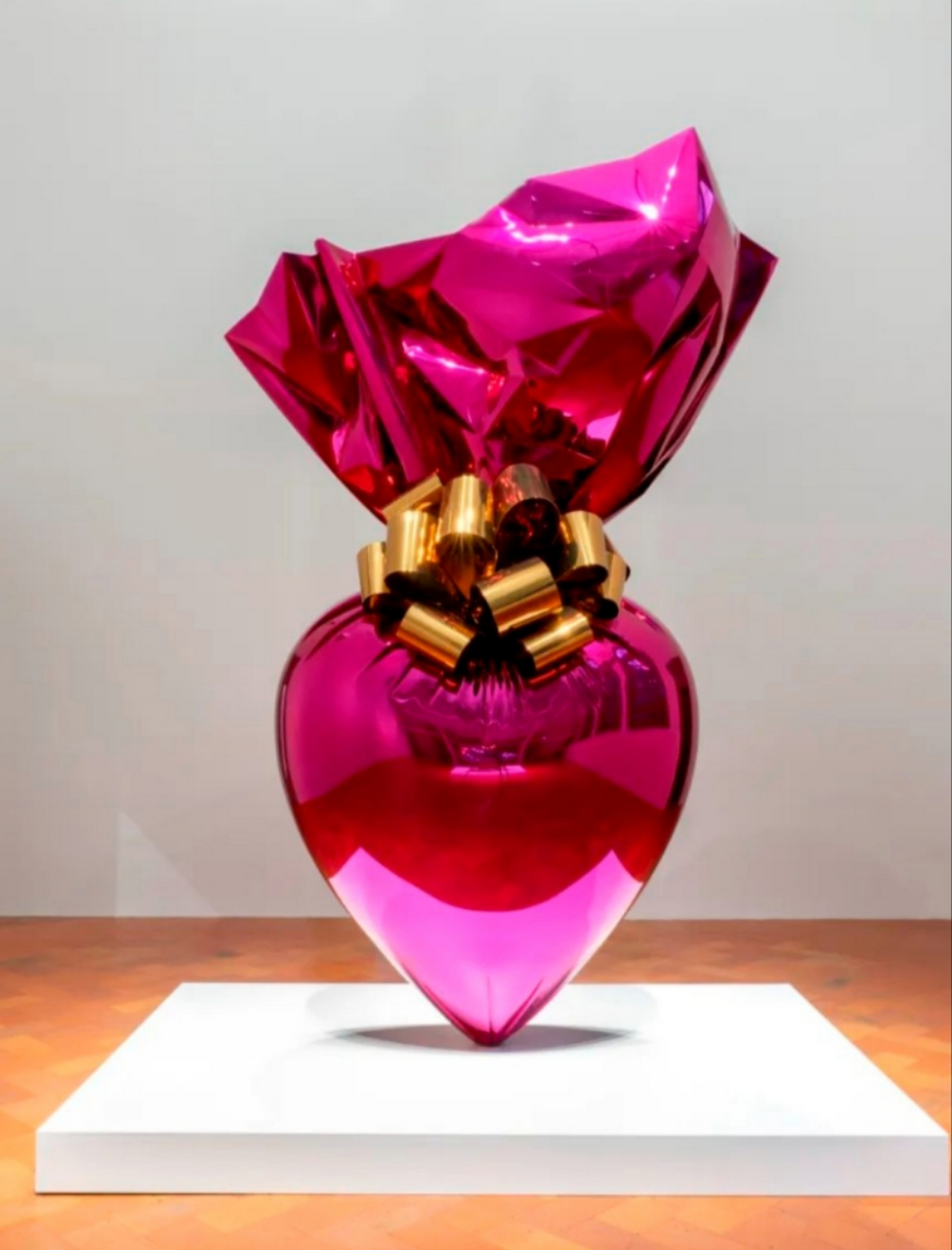 此次佳士得推出的《圣心(紫红/金色)》是《圣心》中的其中一件,该作品