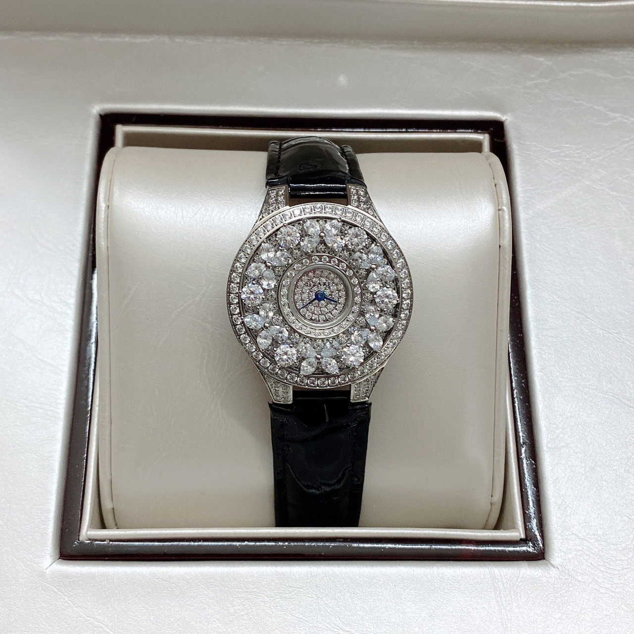 名表赏鉴 格拉夫graff腕表:珠宝之王的璀璨世界  格拉夫graff,这个源