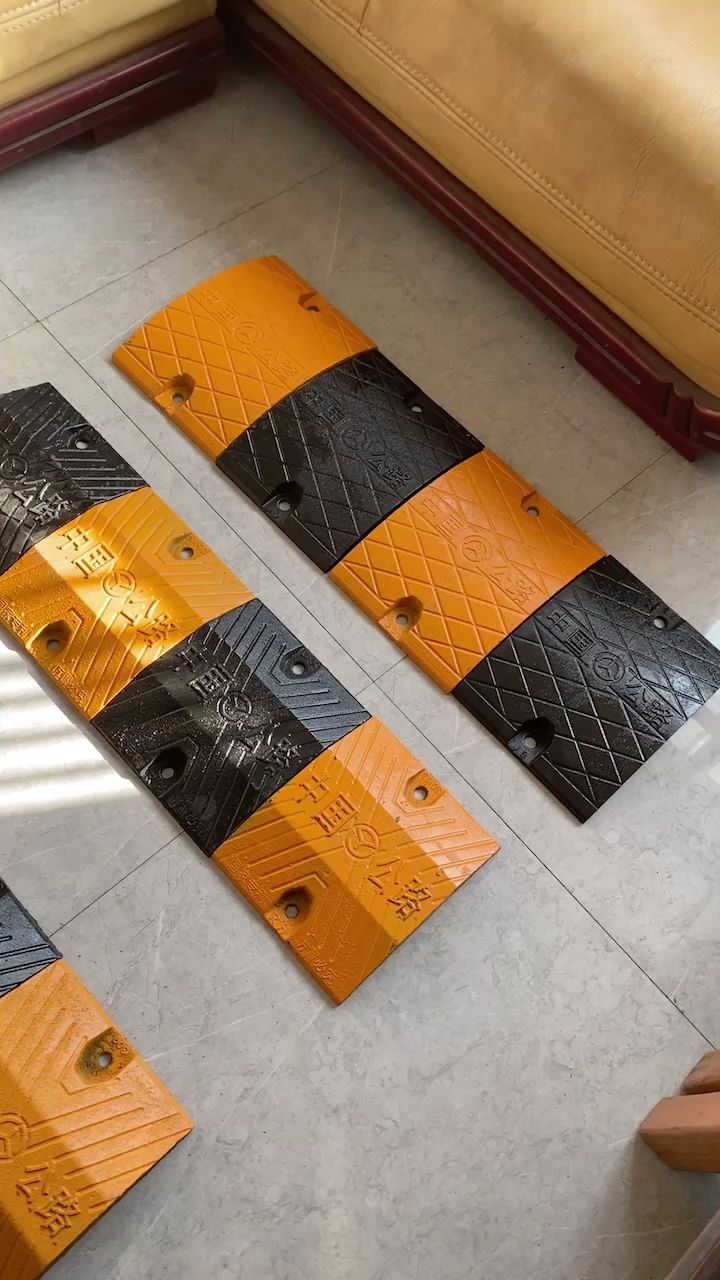 铸钢减速带铸铁实心减速带公路道路加厚减速带限速缓冲带减速垄