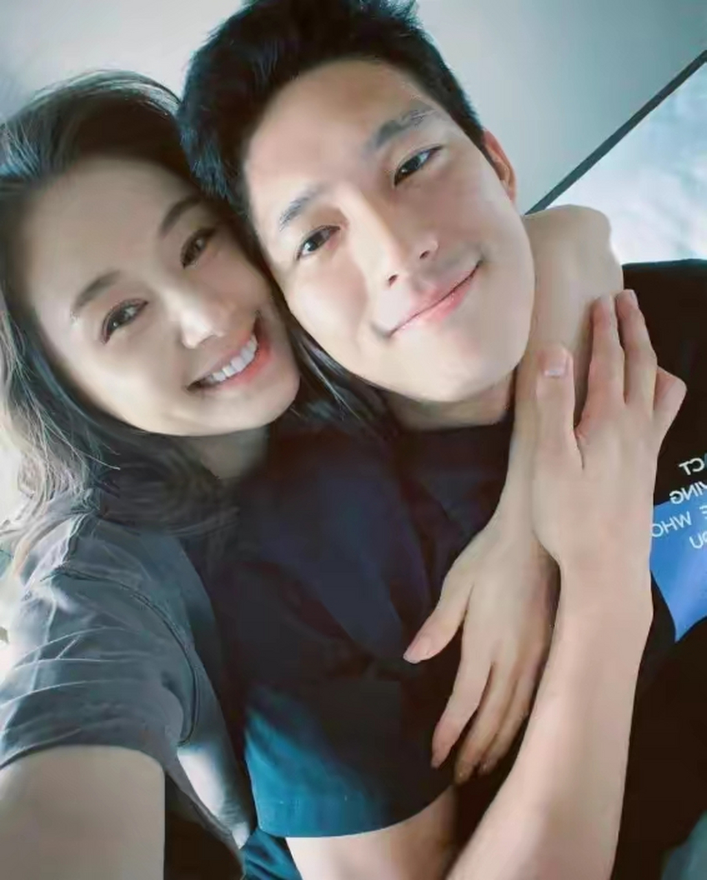 王子文前任吴永恩上海看展,获短发美女陪伴,女伴打扮时髦引关注 8月26