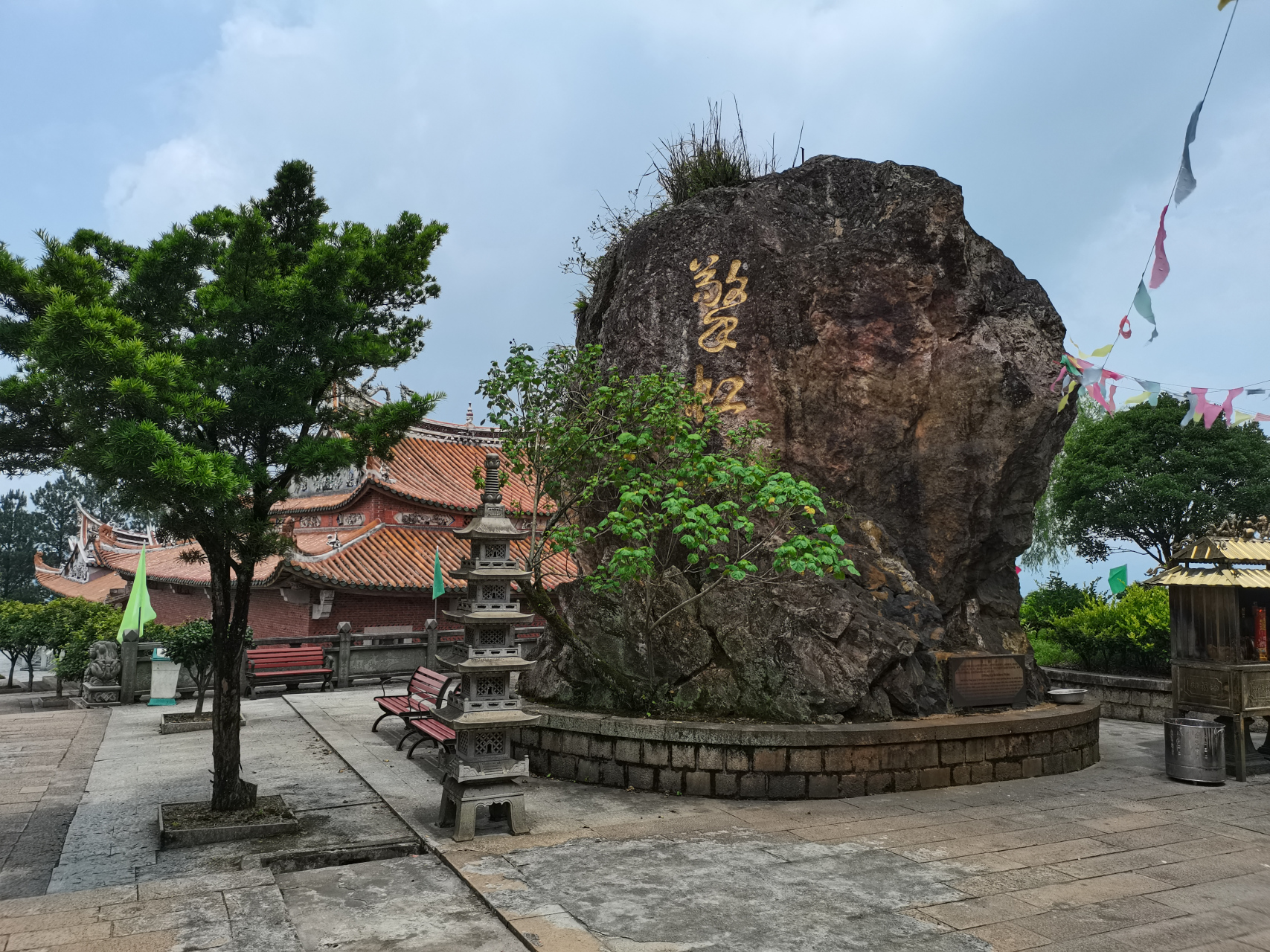 百丈岩风景区图片