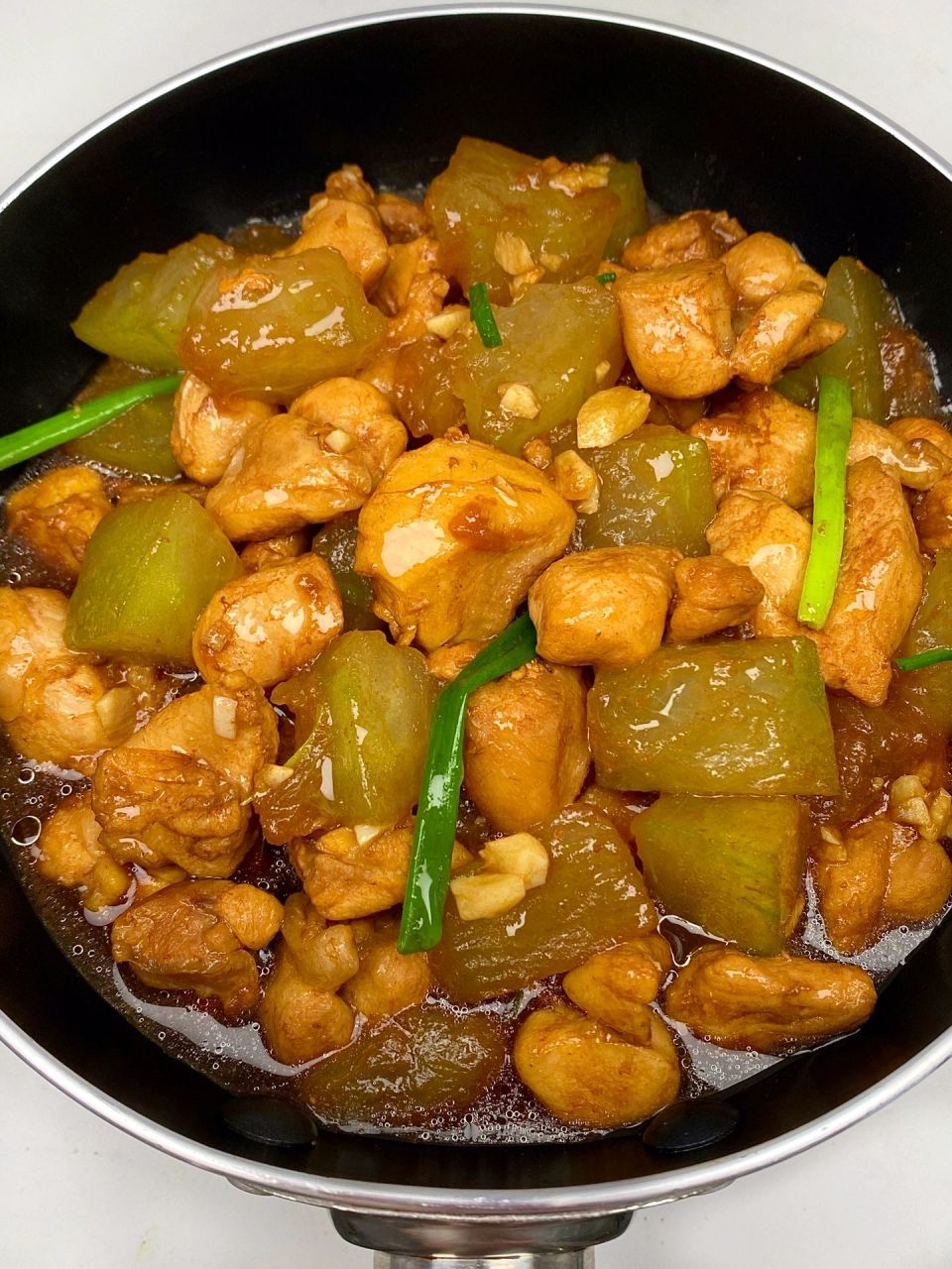 这个冬瓜鸡腿煲我真滴爱了  嘎嘎好吃 鸡腿肉95鲜嫩多汁,冬瓜煮入味