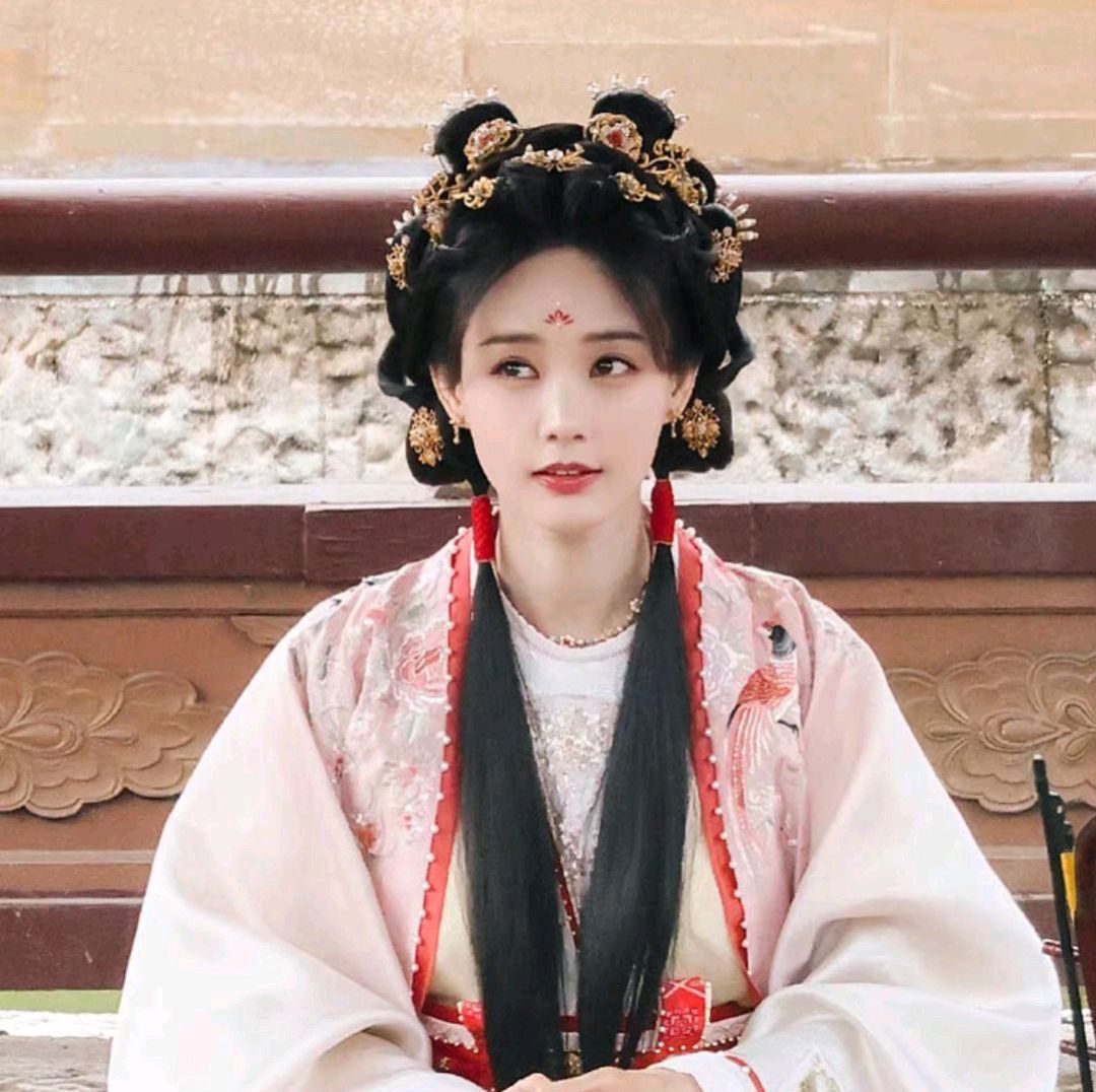 李一桐新剧《云秀行》造型新鲜出炉,网友:又被姐姐给美到了