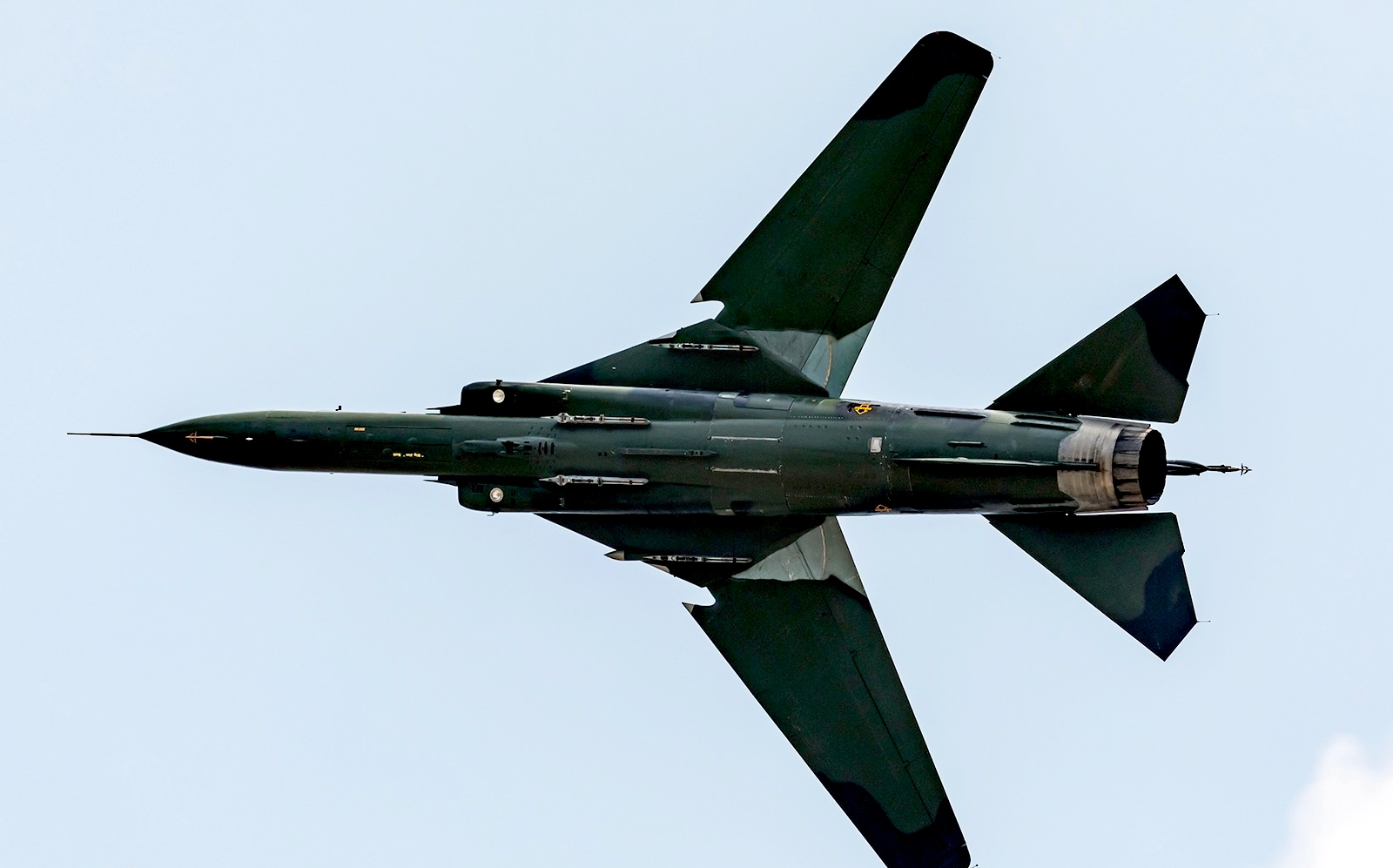 战机欣赏:奥什科什航展上的米格-23ub战斗机