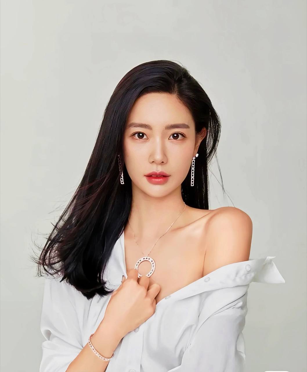 人间尤物——克拉拉,韩国第一美女,《情圣》中的性感尤物.