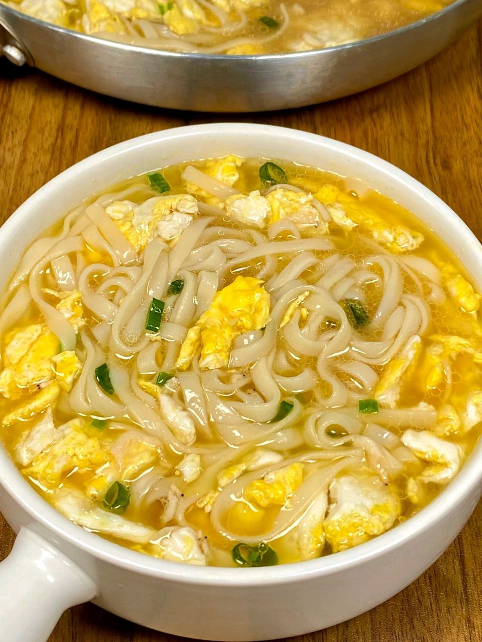 早上来上一碗鸡蛋热汤面真的巨鲜美!