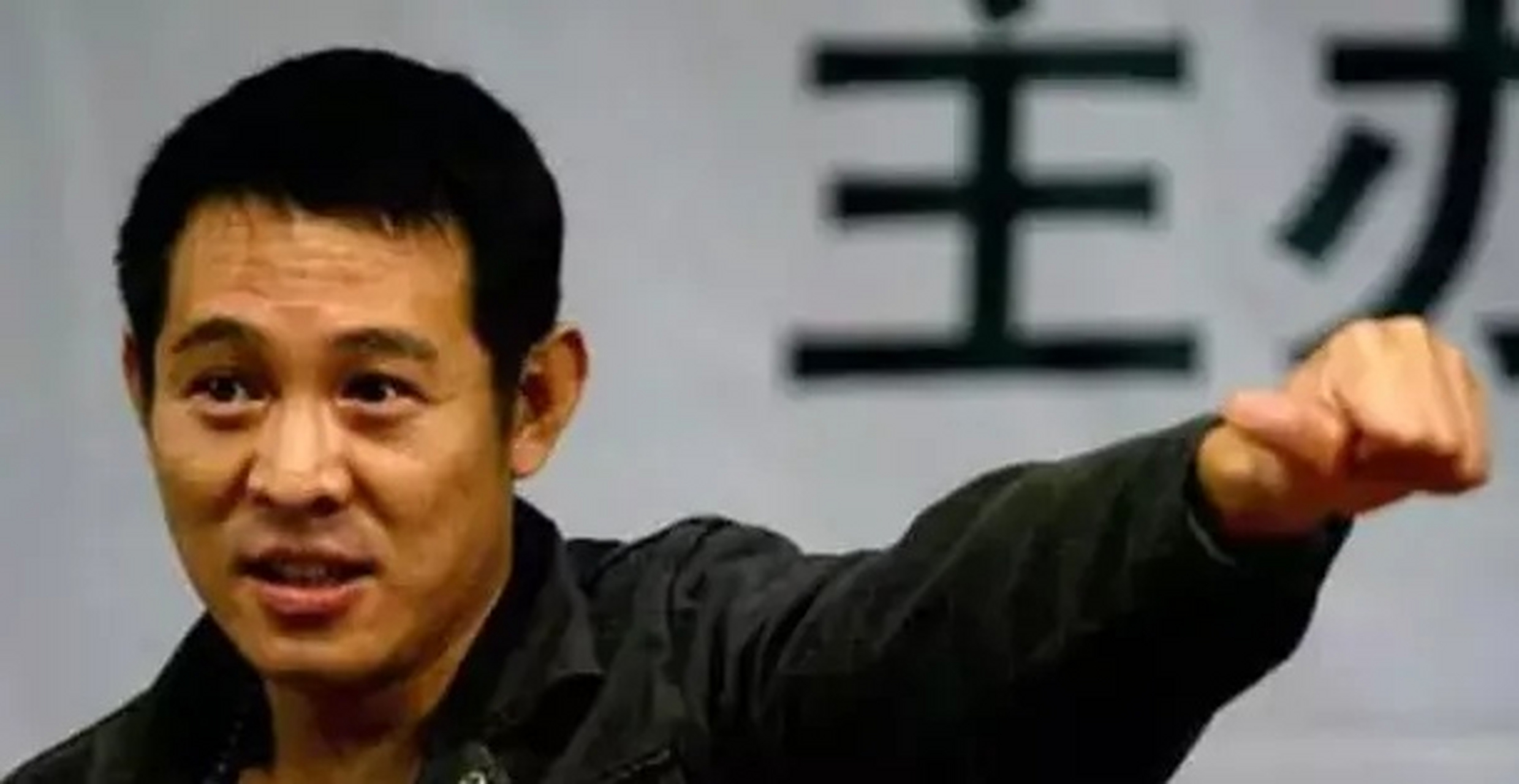 1994年,日本记者质问李连杰icon:"南京大屠杀icon死了30万人,你们一个