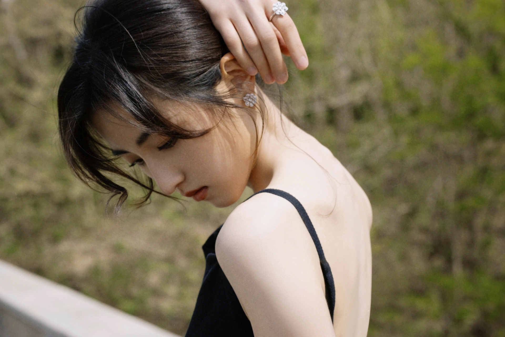 张子枫已今非昔比,越发的漂亮女人味也有了.